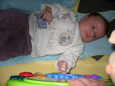 Emma commence � jouer.